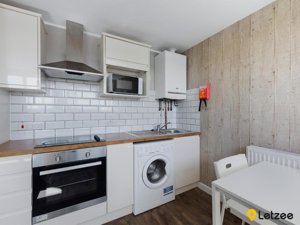 110 Fabian Way Apartment Swansea